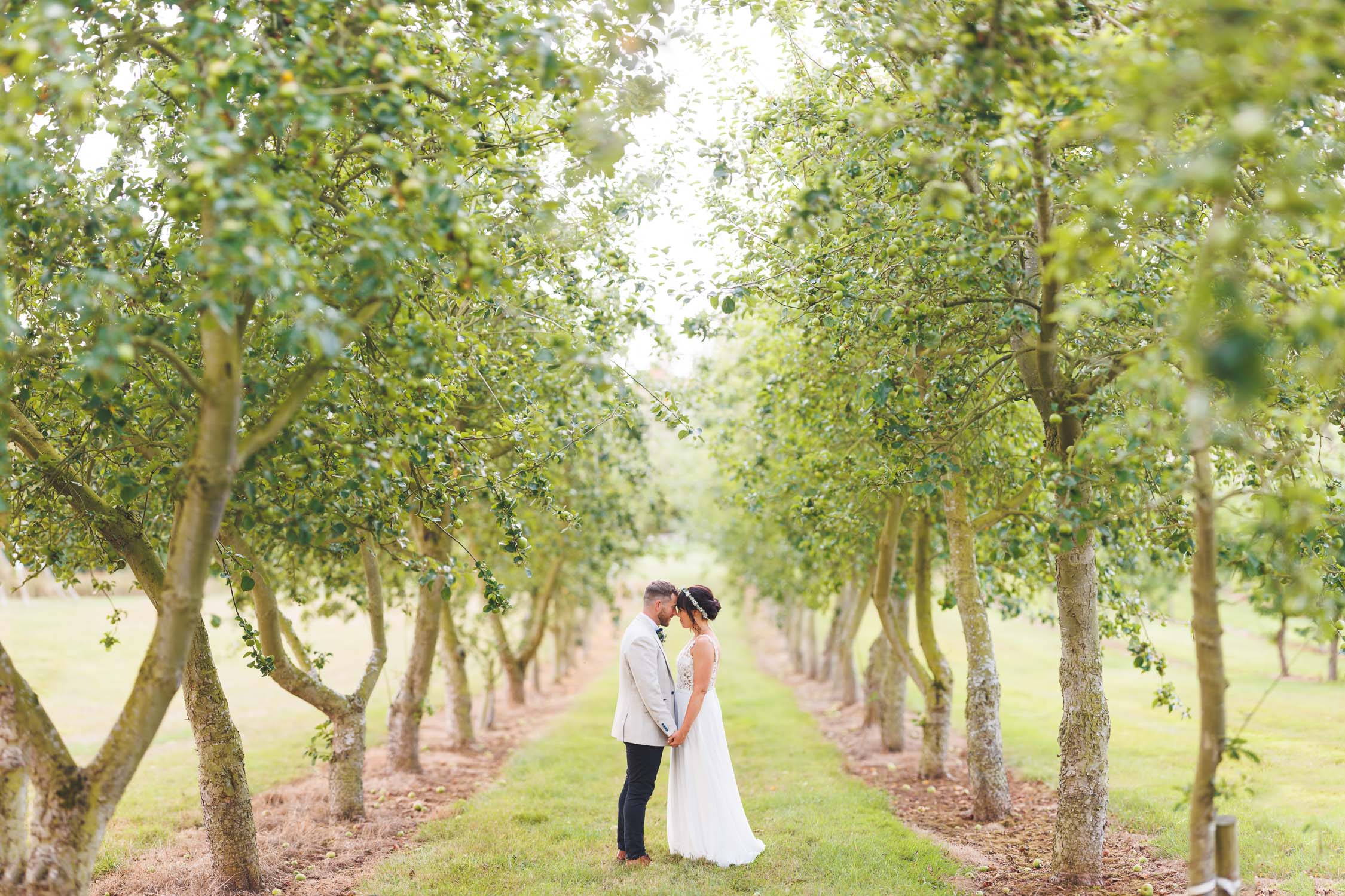Herefordshire wedding photographer, The Orchard at Munsley Wedding